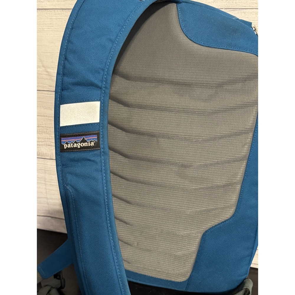 Patagonia Unisex Atom Sling 8L Backpack Teal Blue Hiking Bag - Picture 5 of 7